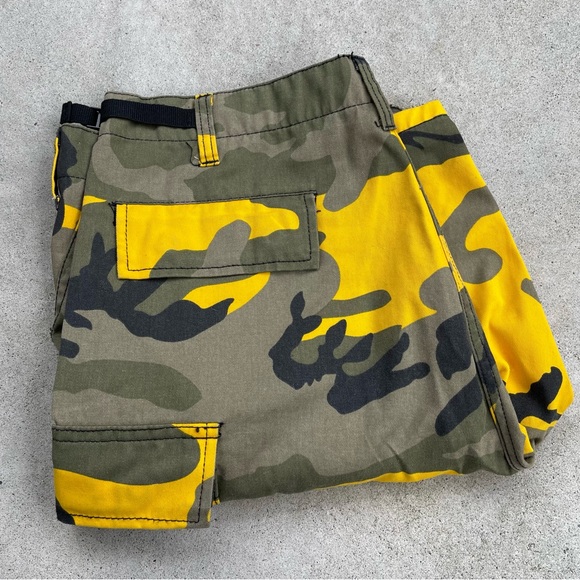 Yellow Camo Army shorts - size 31-35 - Picture 5 of 6